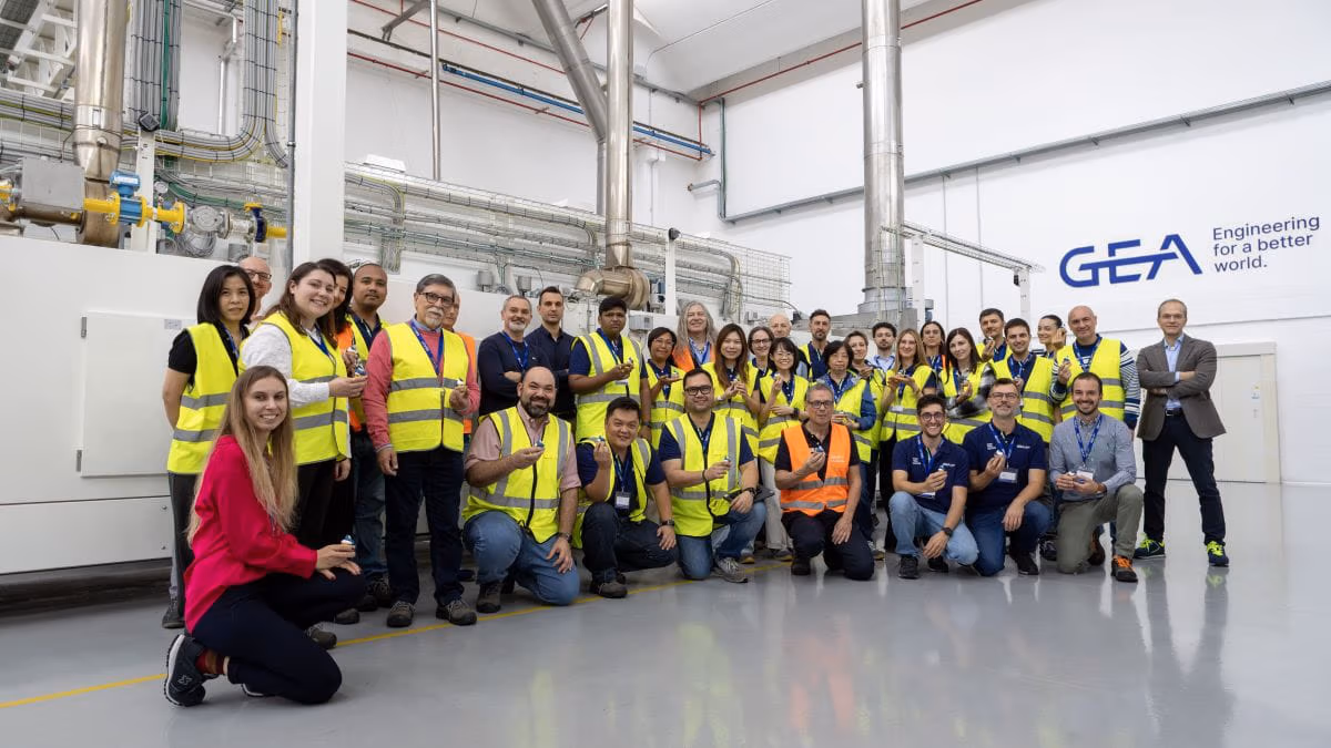 Rund 50 Teilnehmer vertieften in Fachvorträgen, Versuchen im Pilotmaßstab und Produktbewertungen ihr Wissen über Herstellung von Kuchen während der Veranstaltung GEA Bake Tech Master bei GEA in Italien. Quelle: GEA
